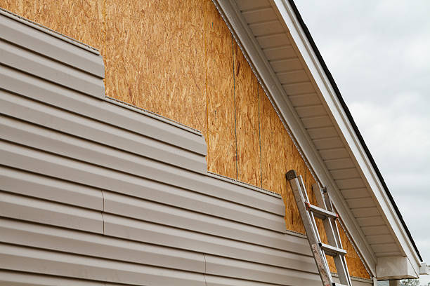 Professional Emergency Siding Repair technician working in Abbeville, GA
